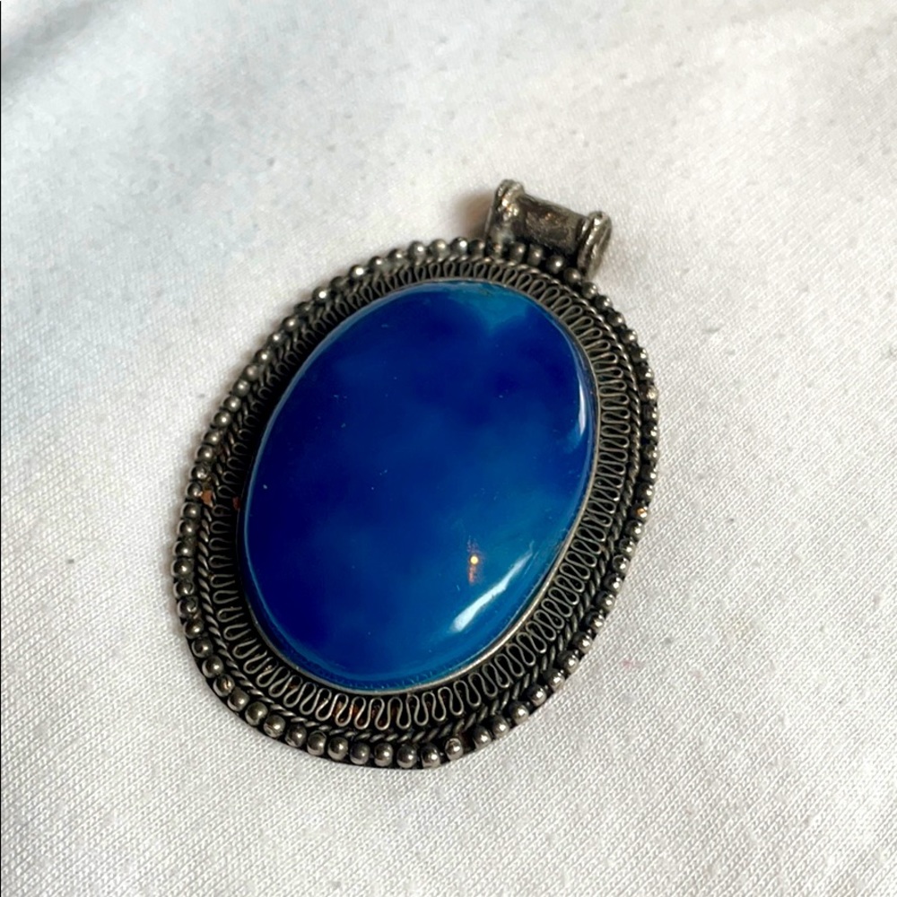 Gorgeous, blue necklace pendant